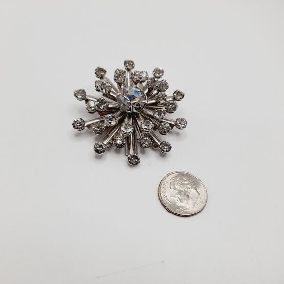 Vintage 1950s Snowflake Rhinestone Brooch, Clear Sparkling Stones, Just Under 2” - Picture 7 of 9